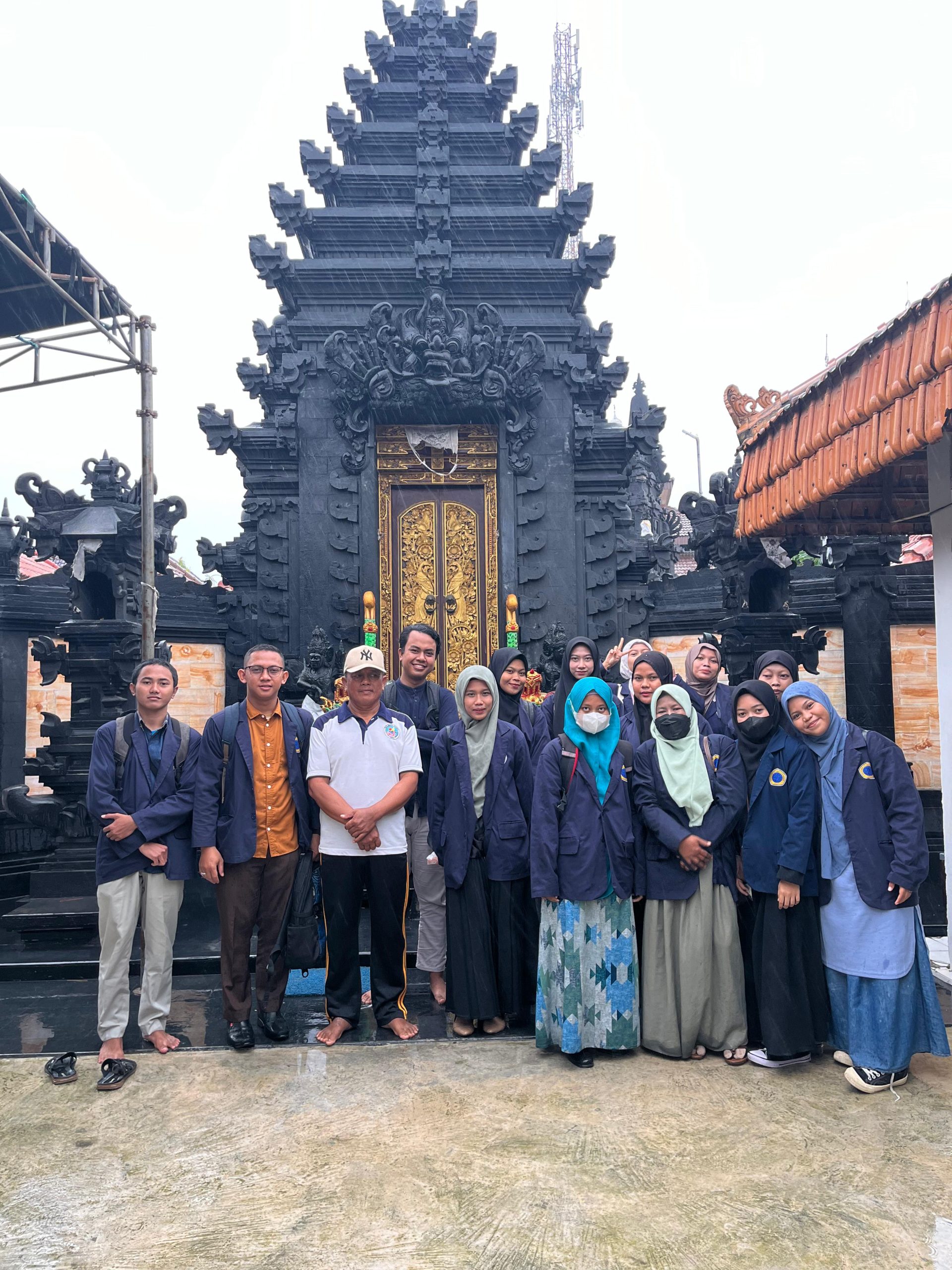 Kegiatan Outing Class Sosiologi Agama di Desa Balun: Belajar Toleransi dalam Keberagaman