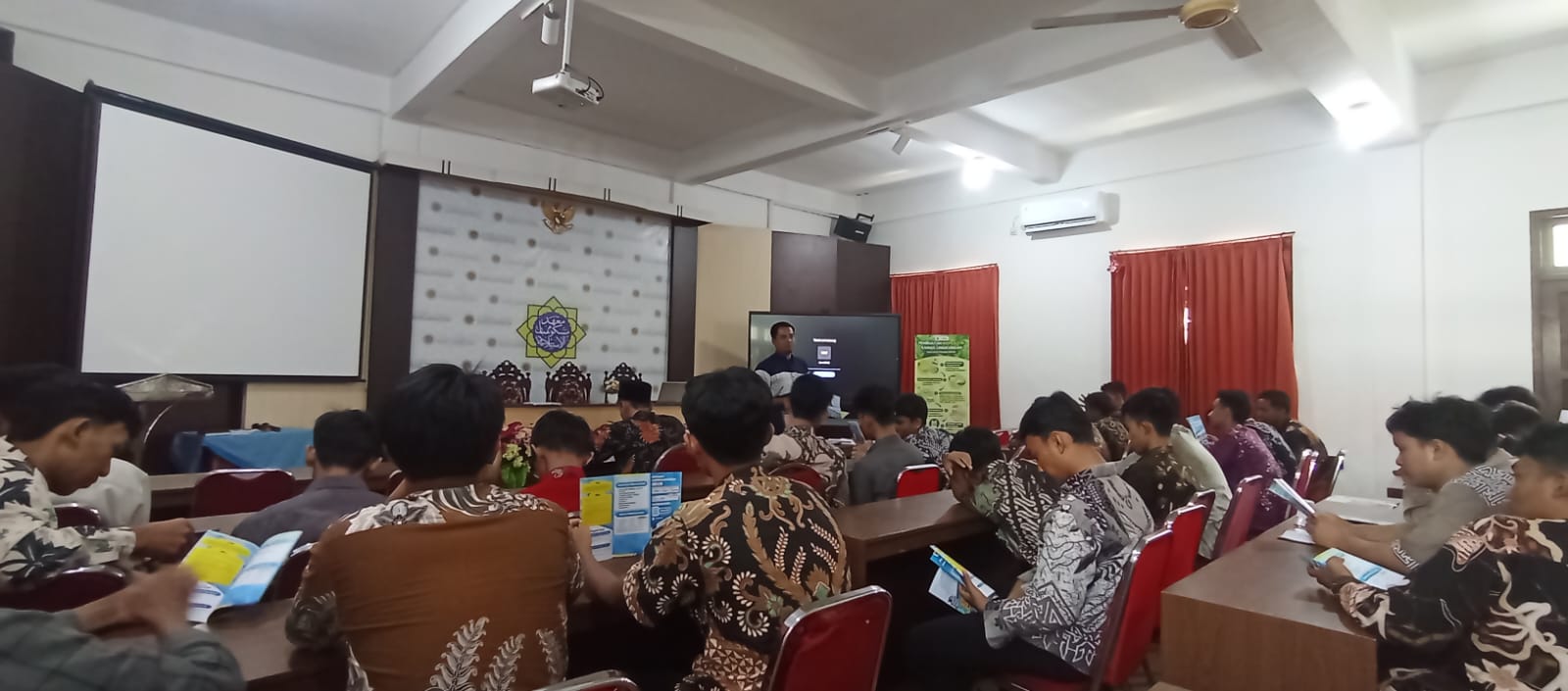 Seminar Pengembangan Diri dan Sosialisasi Kampus STIT Maskumambang Gresik di Tiga Sekolah Mitra dalam Sepekan