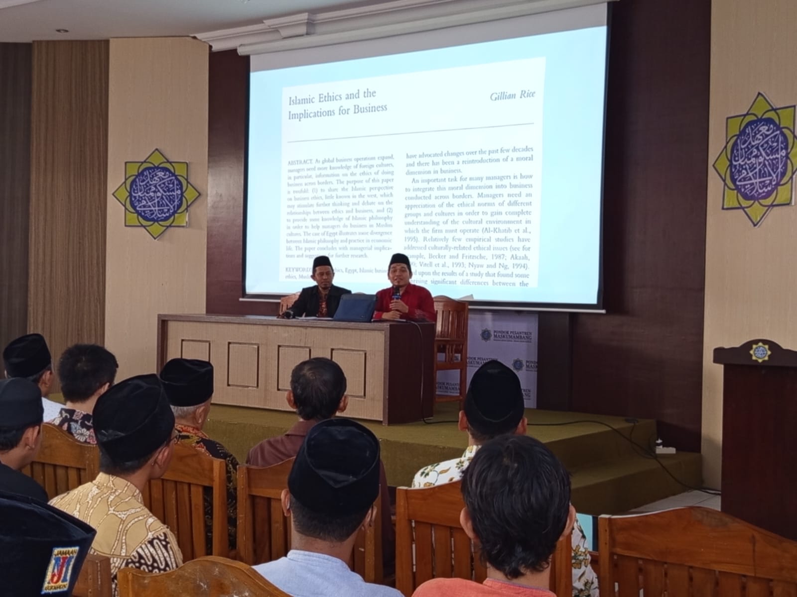 Studium Generale STIT Maskumambang dan Pusat Kajian Akidah IHKAM: Peran Strategis Guru Al-Qur’an dan PAI Mewujudkan Indonesia Emas 2045